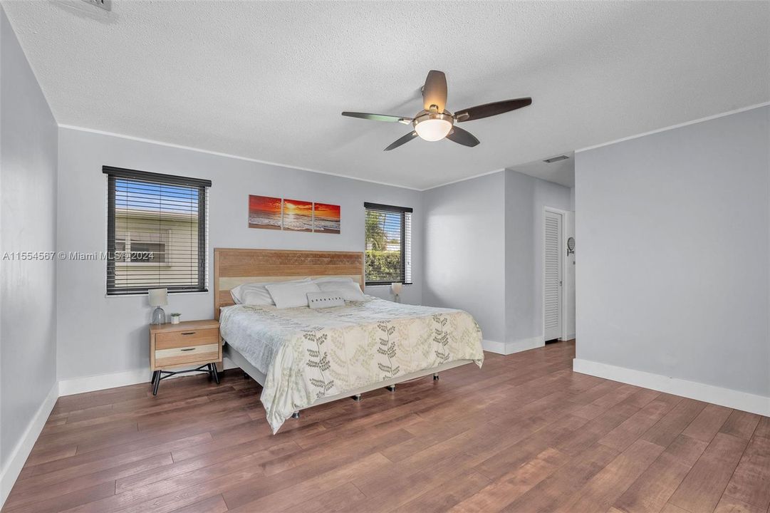 Recently Sold: $995,000 (3 beds, 2 baths, 2520 Square Feet)