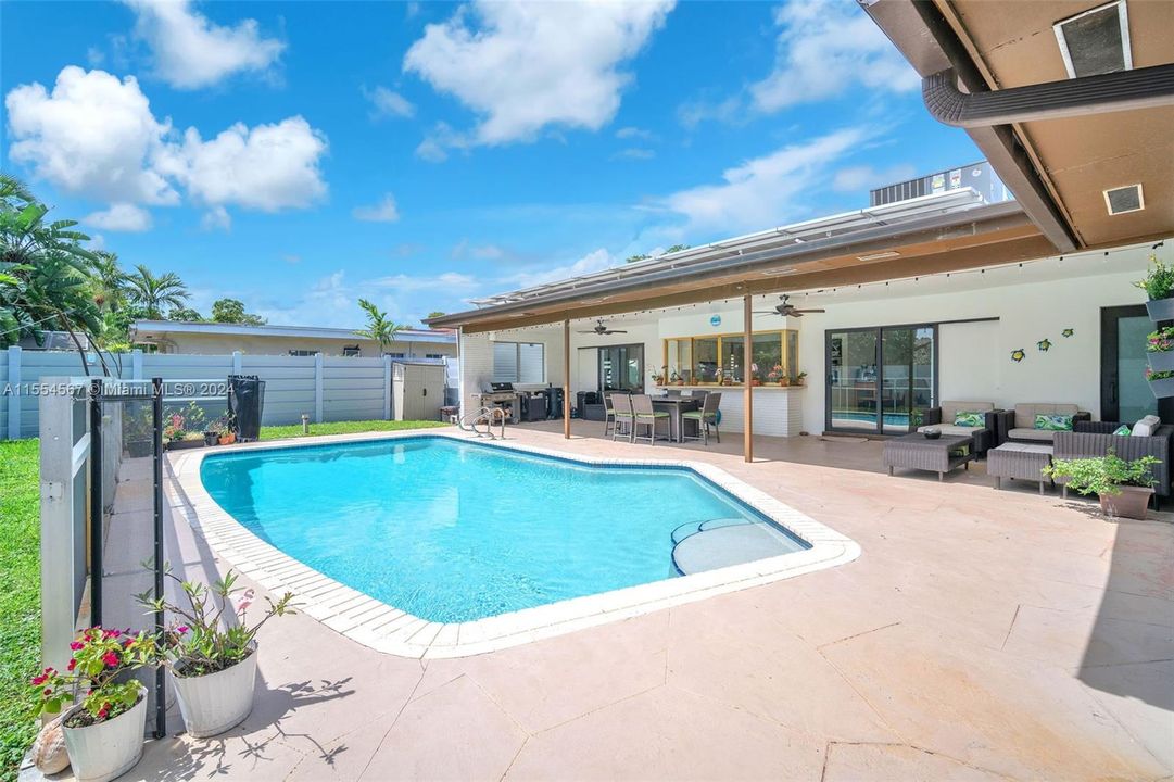 Recently Sold: $995,000 (3 beds, 2 baths, 2520 Square Feet)