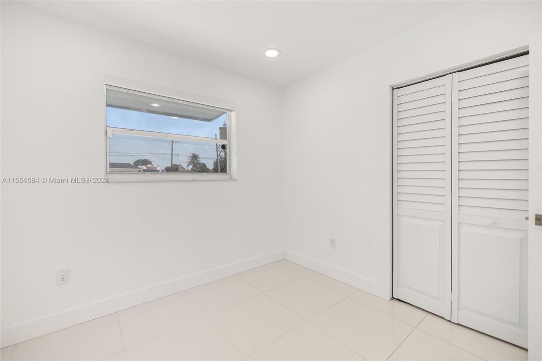 Active With Contract: $570,000 (4 beds, 1 baths, 1268 Square Feet)