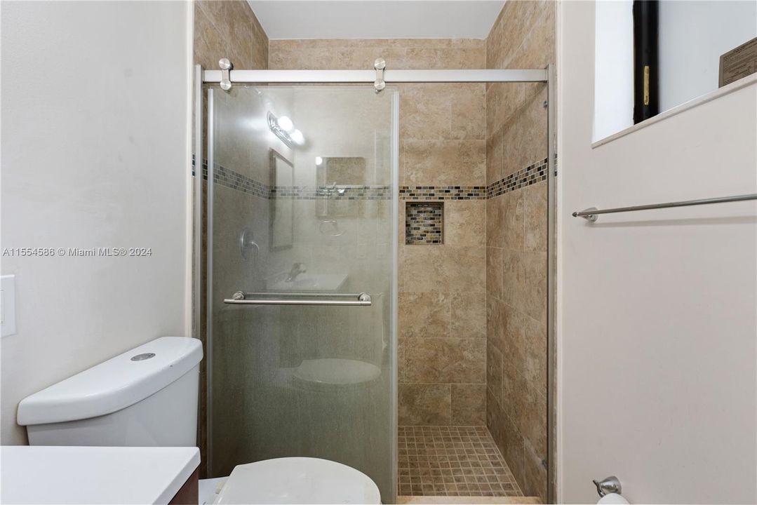合同活跃: $659,999 (3 贝兹, 2 浴室, 1837 平方英尺)