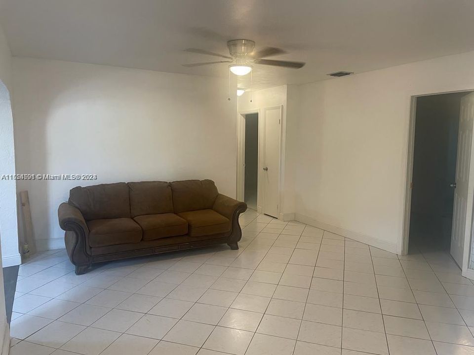 最近租的: $3,000 (3 贝兹, 2 浴室, 1796 平方英尺)