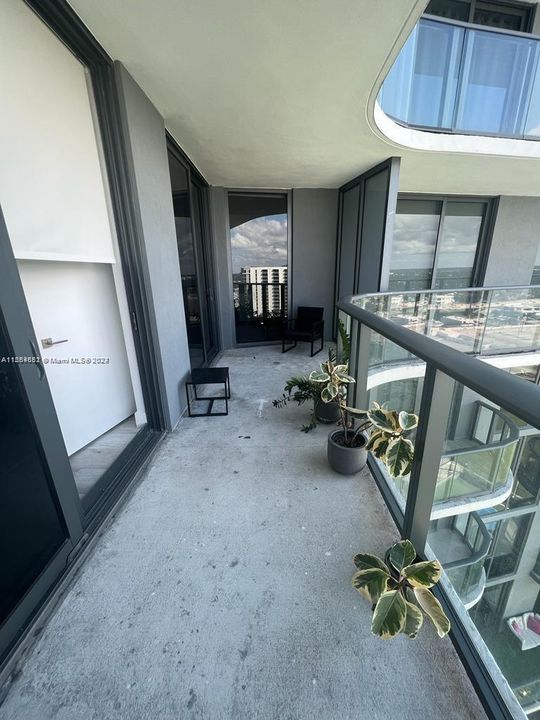 For Sale: $499,900 (1 beds, 1 baths, 681 Square Feet)