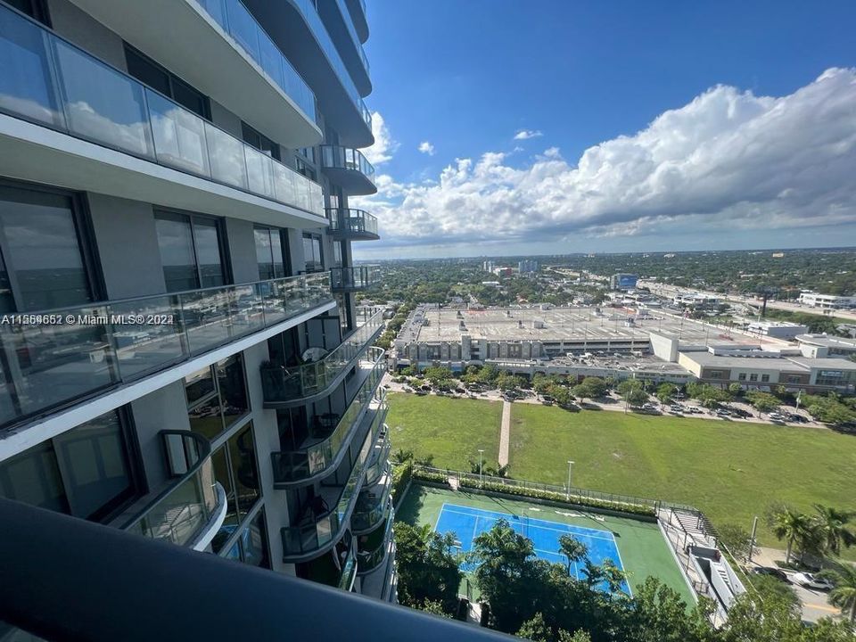 For Sale: $499,900 (1 beds, 1 baths, 681 Square Feet)