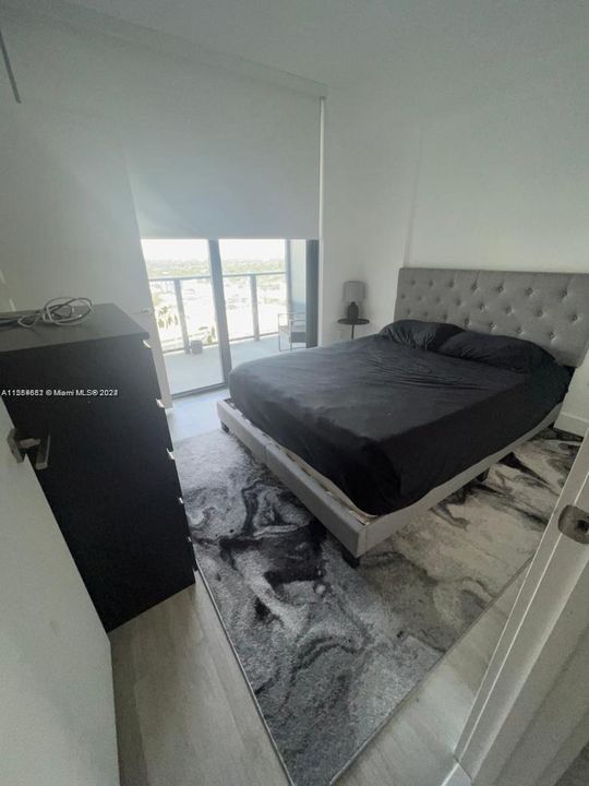 For Sale: $499,900 (1 beds, 1 baths, 681 Square Feet)