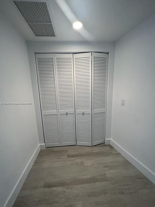 For Sale: $499,900 (1 beds, 1 baths, 681 Square Feet)