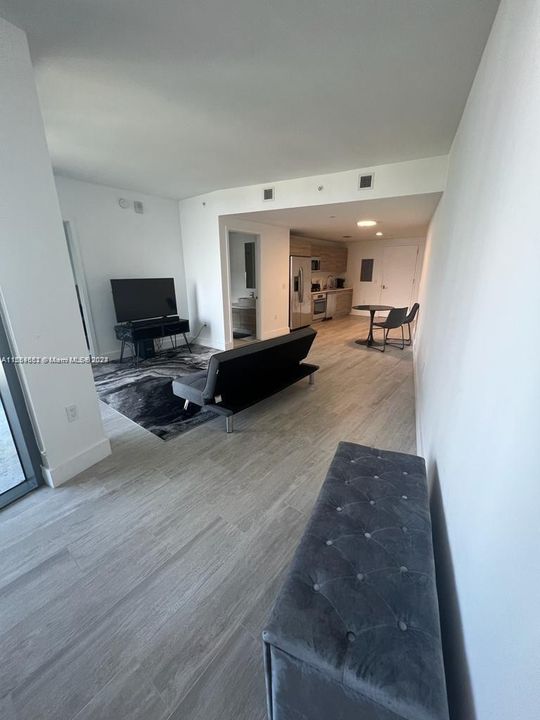 For Sale: $499,900 (1 beds, 1 baths, 681 Square Feet)
