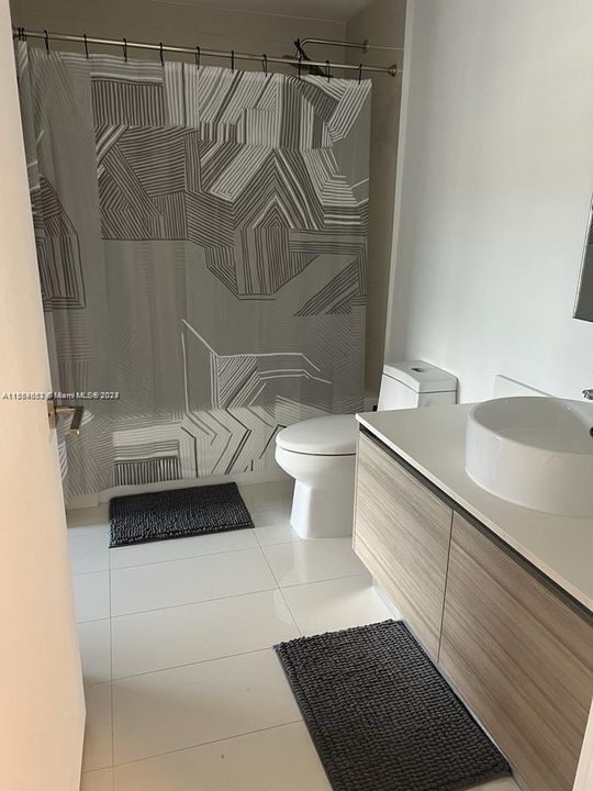 For Sale: $499,900 (1 beds, 1 baths, 681 Square Feet)