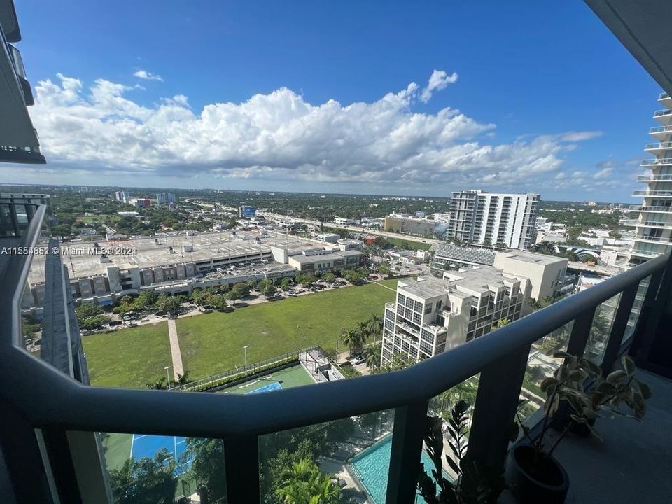 For Sale: $499,900 (1 beds, 1 baths, 681 Square Feet)