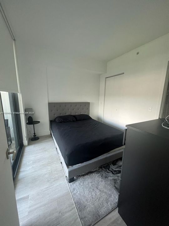 For Sale: $499,900 (1 beds, 1 baths, 681 Square Feet)