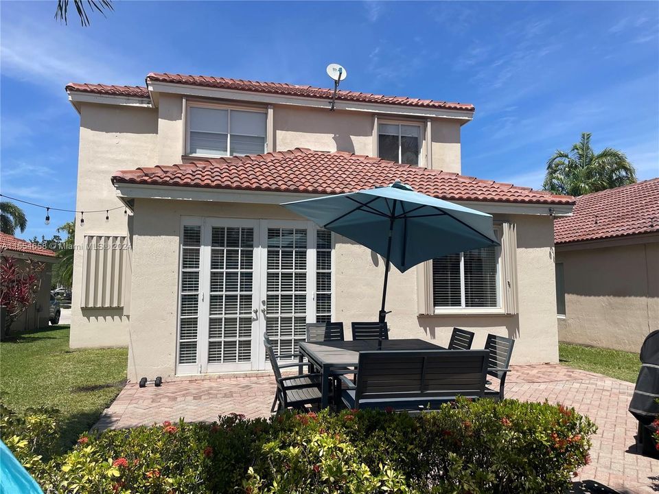 Active With Contract: $735,000 (4 beds, 2 baths, 1802 Square Feet)