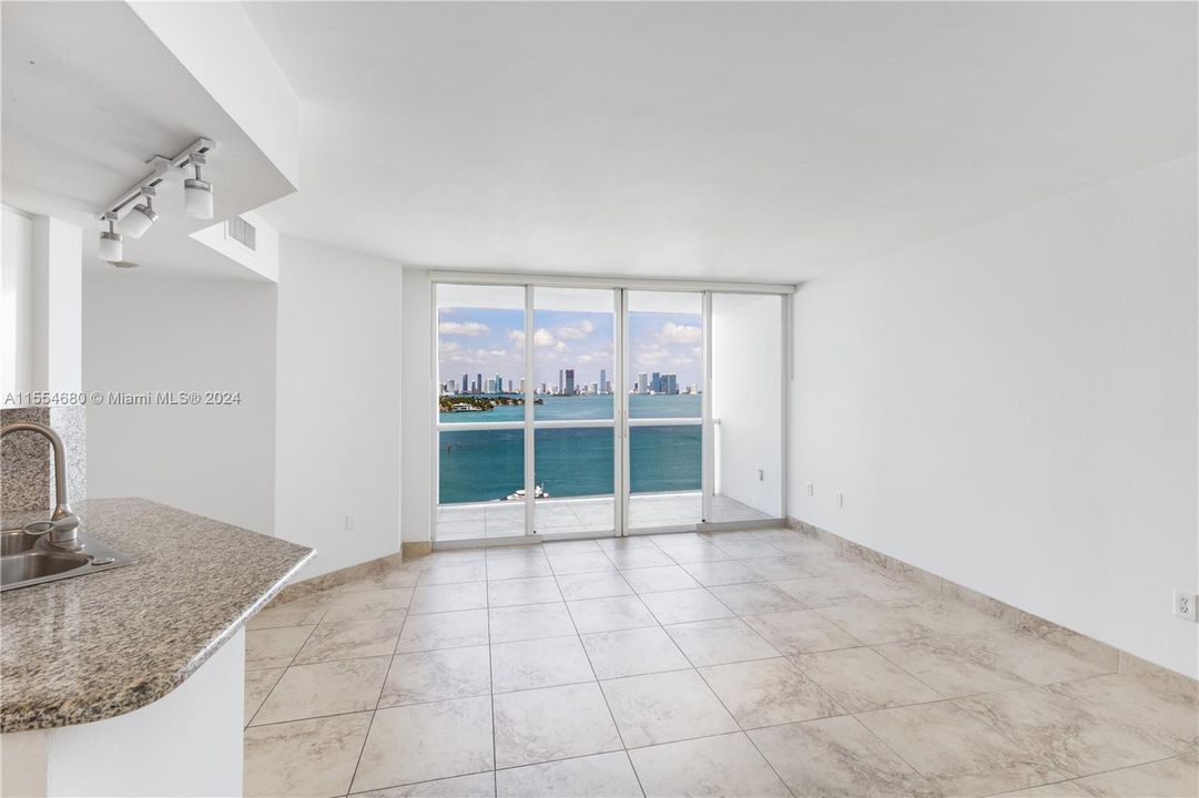 Recently Sold: $1,190,000 (2 beds, 2 baths, 1220 Square Feet)