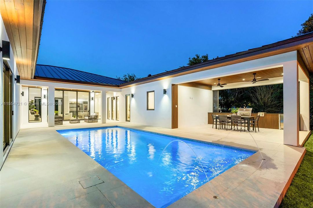 Active With Contract: $3,750,000 (5 beds, 5 baths, 3823 Square Feet)