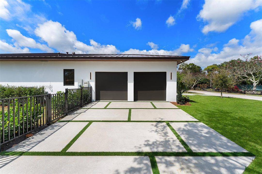 Active With Contract: $3,750,000 (5 beds, 5 baths, 3823 Square Feet)