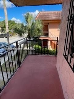 Active With Contract: $330,000 (2 beds, 2 baths, 1231 Square Feet)