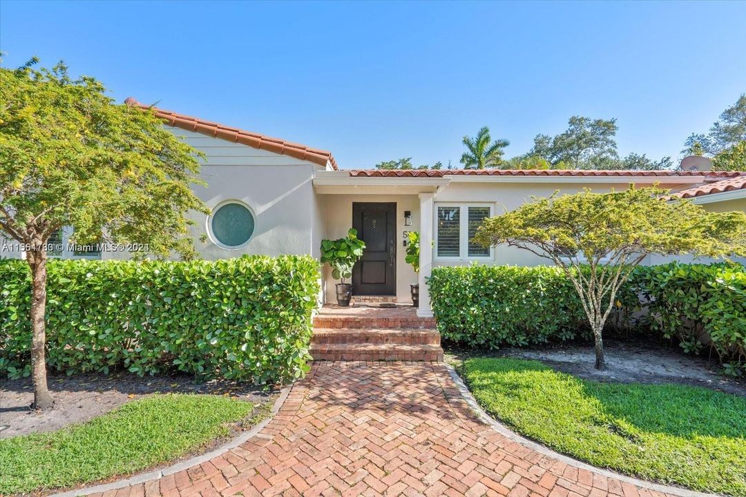 Active With Contract: $1,497,000 (3 beds, 2 baths, 1796 Square Feet)