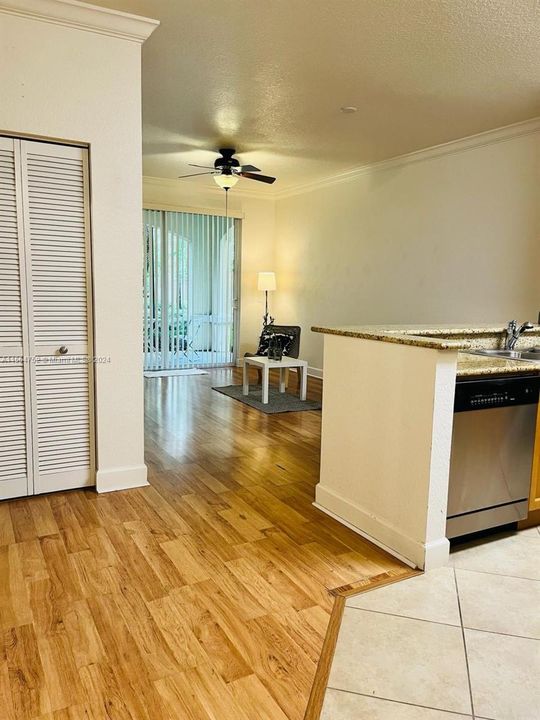 For Sale: $269,000 (1 beds, 1 baths, 744 Square Feet)