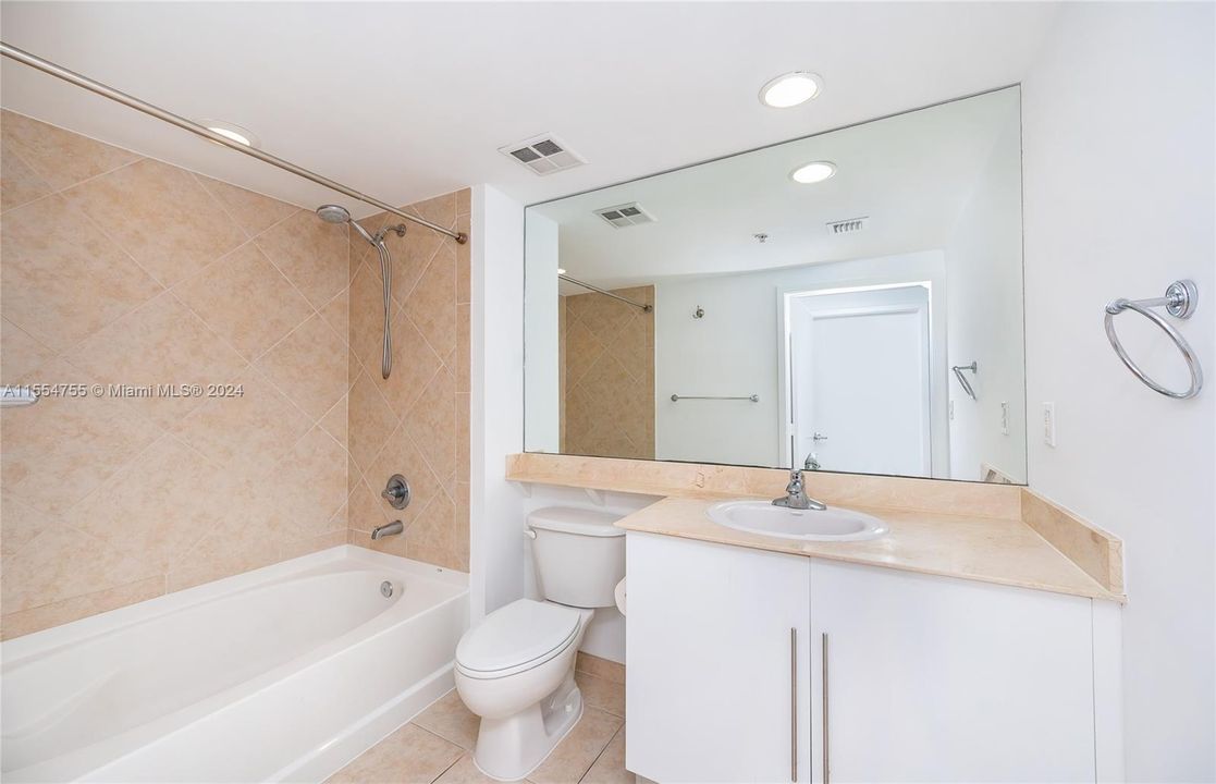 待售: $490,000 (1 贝兹, 1 浴室, 846 平方英尺)