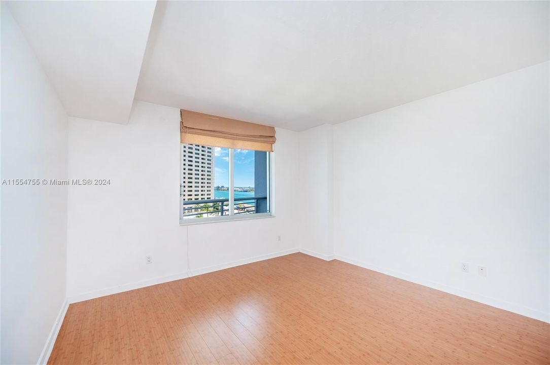 For Sale: $490,000 (1 beds, 1 baths, 846 Square Feet)