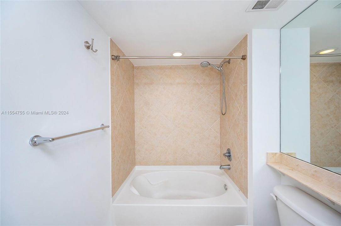 待售: $490,000 (1 贝兹, 1 浴室, 846 平方英尺)