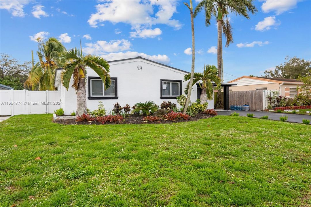 For Sale: $660,000 (4 beds, 2 baths, 1725 Square Feet)