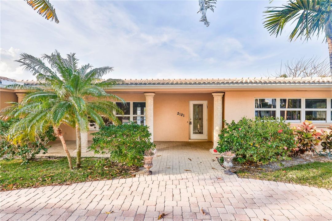 Active With Contract: $1,750,000 (4 beds, 3 baths, 2916 Square Feet)