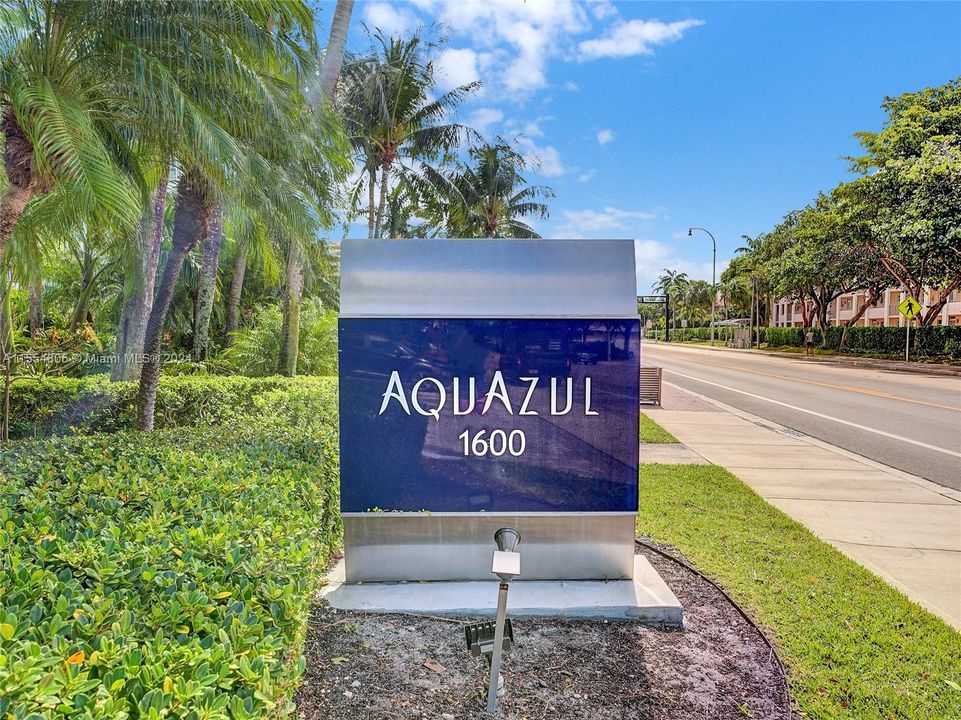 Recently Sold: $1,999,999 (3 beds, 4 baths, 2572 Square Feet)