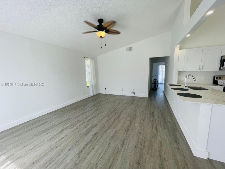 For Sale: $549,500 (3 beds, 2 baths, 1149 Square Feet)