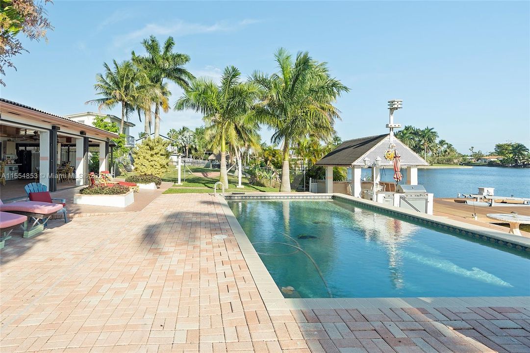 Enclosed Patio with Outdoor Tiles and Built-in Bar