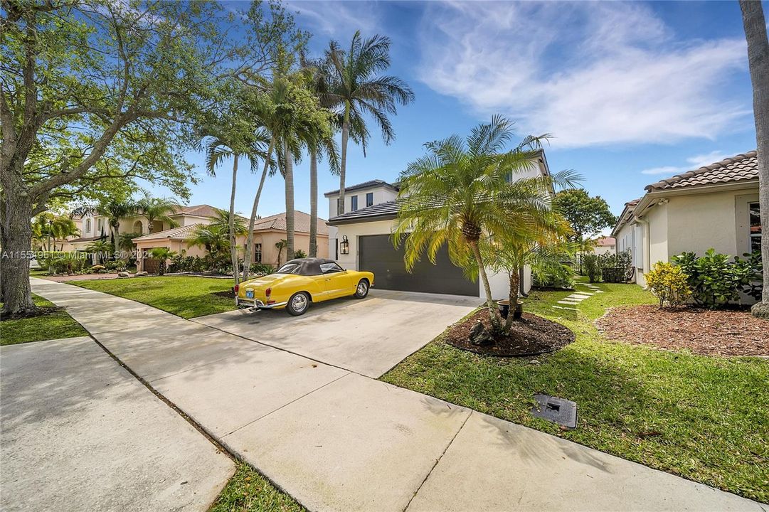 Active With Contract: $7,500 (6 beds, 3 baths, 3100 Square Feet)