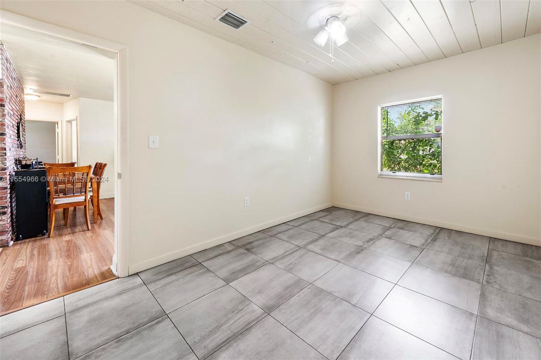 Active With Contract: $349,000 (3 beds, 1 baths, 920 Square Feet)