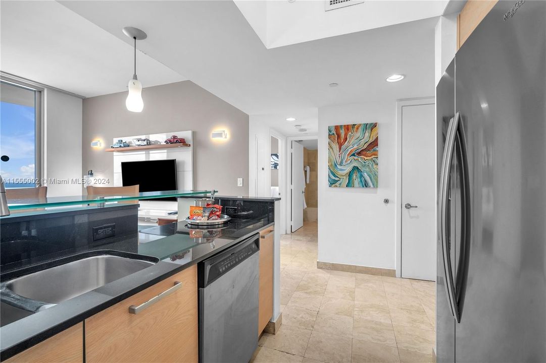 For Sale: $689,000 (1 beds, 1 baths, 688 Square Feet)
