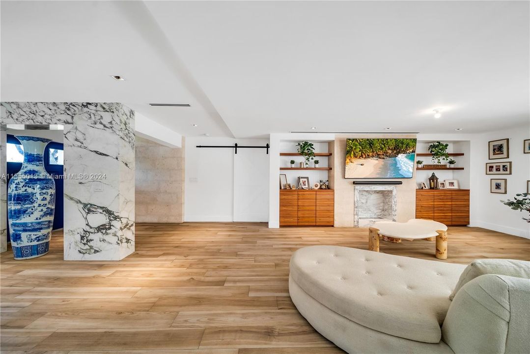 Active With Contract: $1,800,000 (4 beds, 5 baths, 3275 Square Feet)
