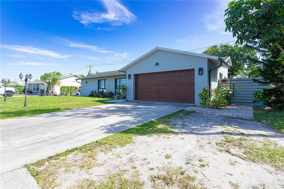 Vendido Recientemente: $590,000 (3 camas, 2 baños, 1675 Pies cuadrados)