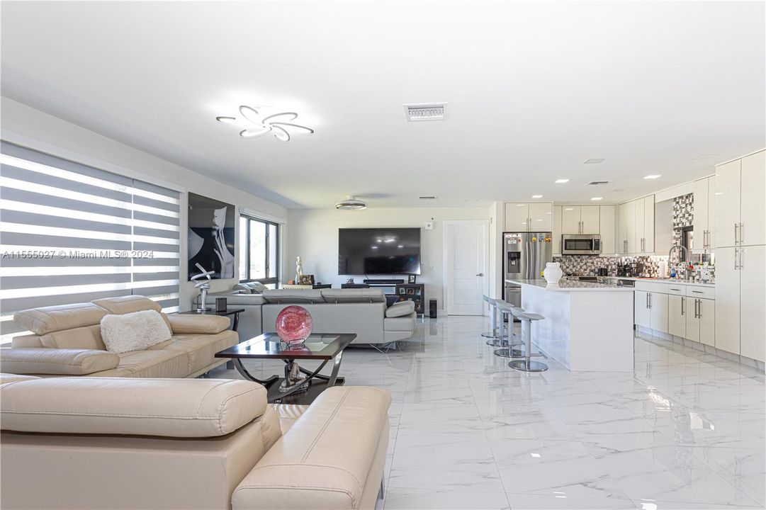 Vendido Recientemente: $590,000 (3 camas, 2 baños, 1675 Pies cuadrados)