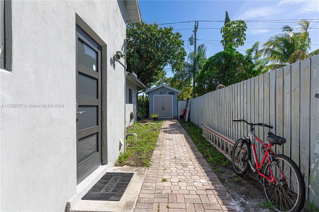 Vendido Recientemente: $590,000 (3 camas, 2 baños, 1675 Pies cuadrados)