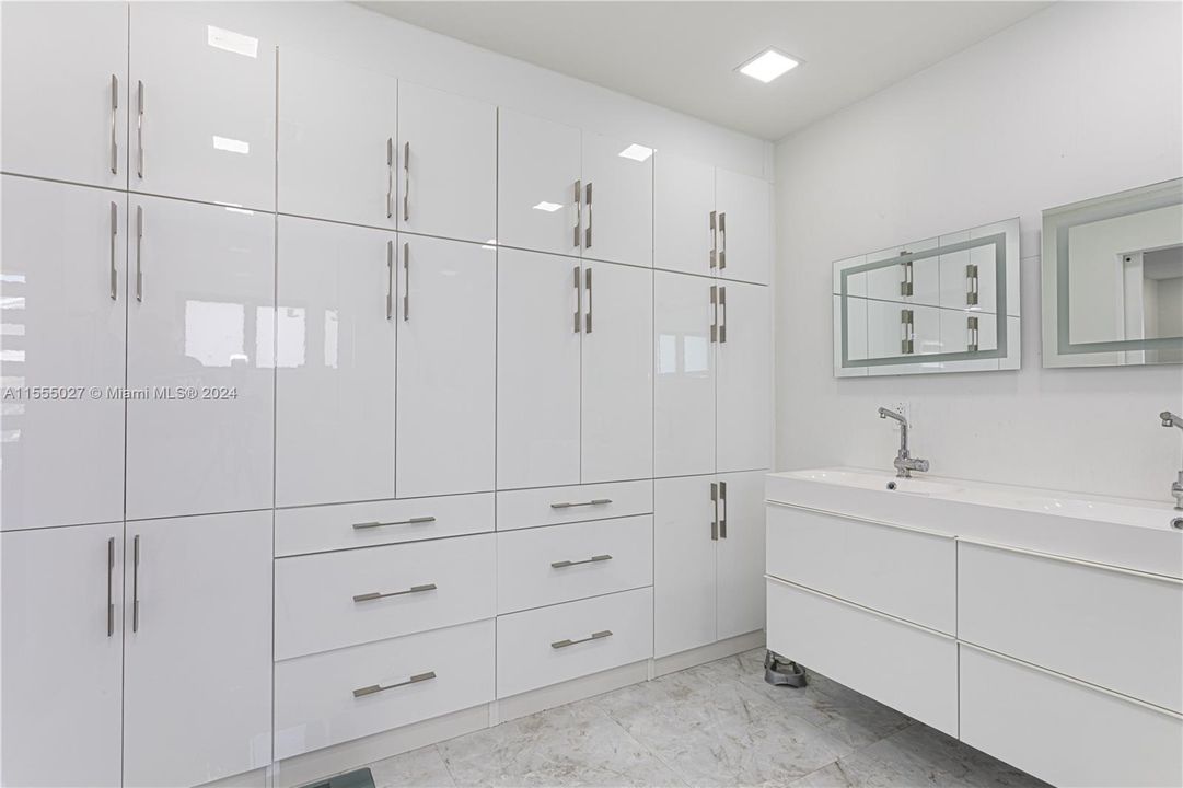 Vendido Recientemente: $590,000 (3 camas, 2 baños, 1675 Pies cuadrados)