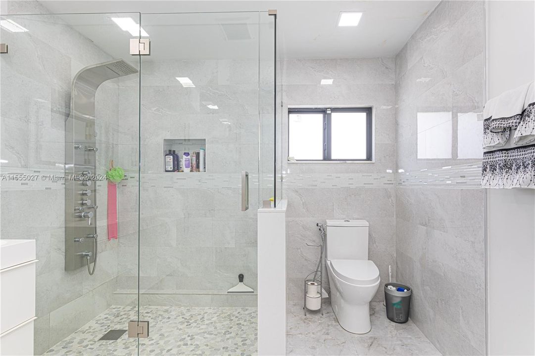 Vendido Recientemente: $590,000 (3 camas, 2 baños, 1675 Pies cuadrados)