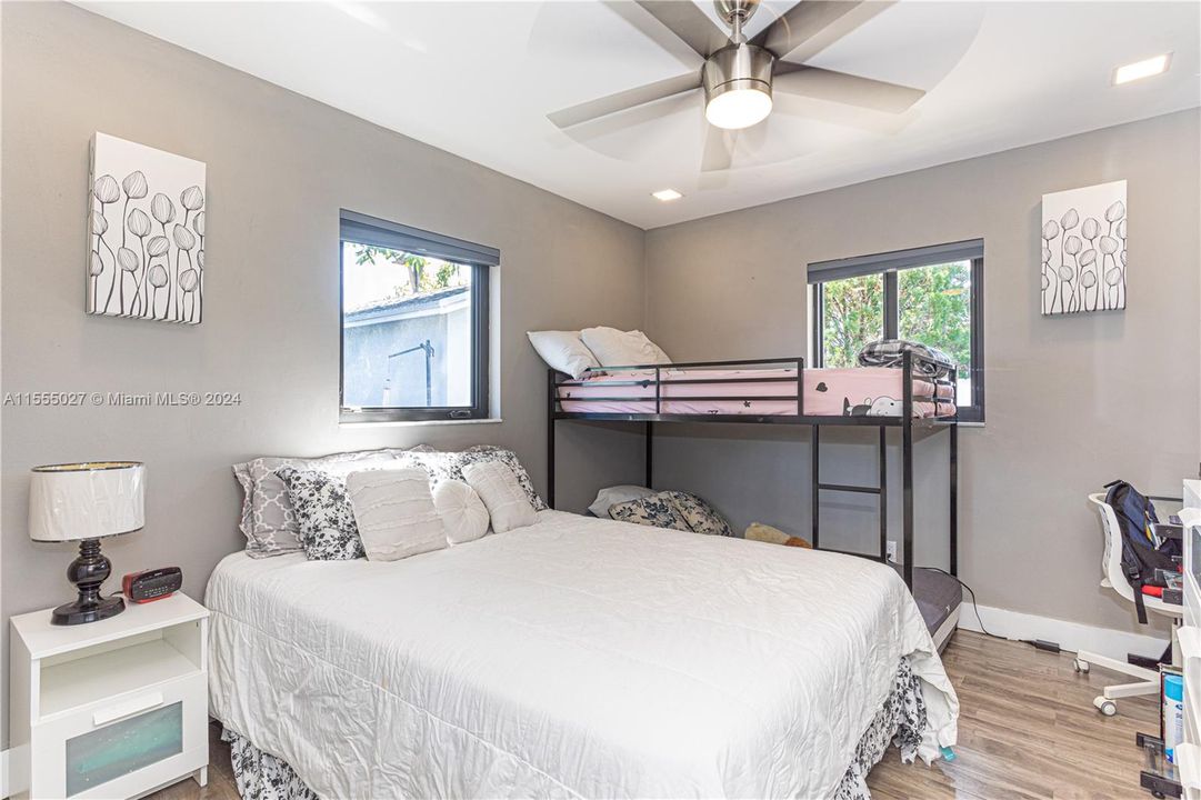 Vendido Recientemente: $590,000 (3 camas, 2 baños, 1675 Pies cuadrados)