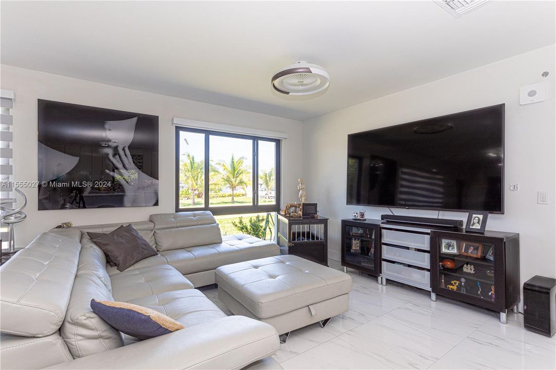 Vendido Recientemente: $590,000 (3 camas, 2 baños, 1675 Pies cuadrados)