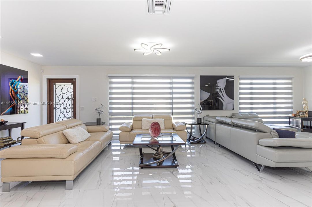 Vendido Recientemente: $590,000 (3 camas, 2 baños, 1675 Pies cuadrados)