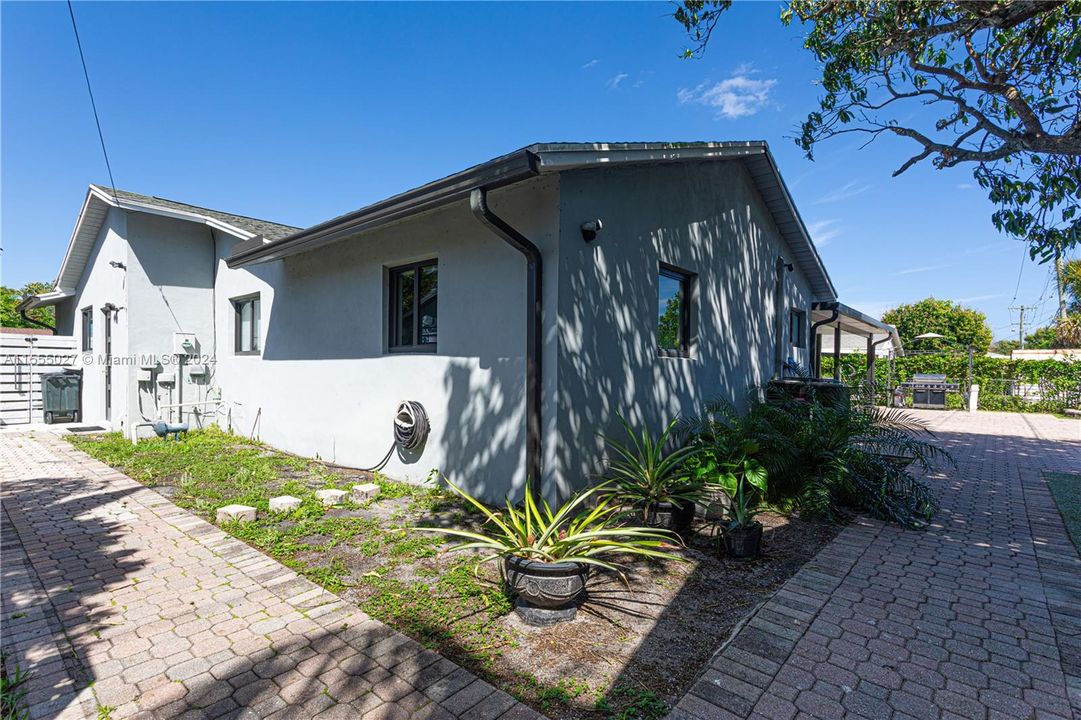 Vendido Recientemente: $590,000 (3 camas, 2 baños, 1675 Pies cuadrados)