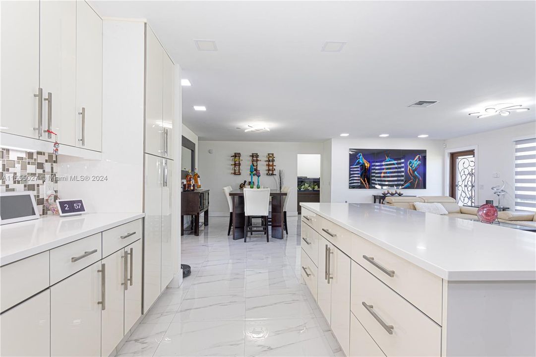 Vendido Recientemente: $590,000 (3 camas, 2 baños, 1675 Pies cuadrados)