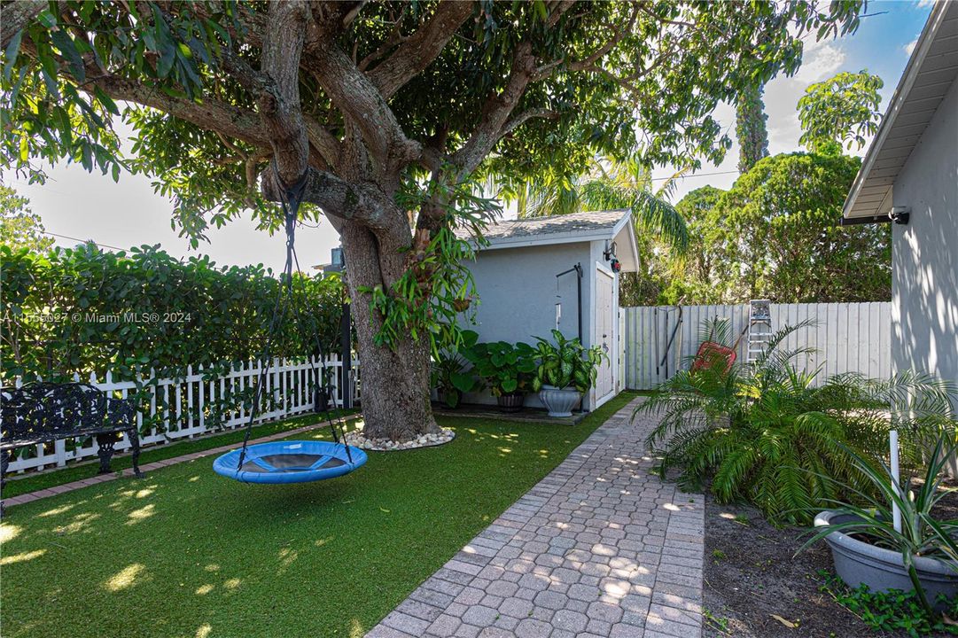 Vendido Recientemente: $590,000 (3 camas, 2 baños, 1675 Pies cuadrados)