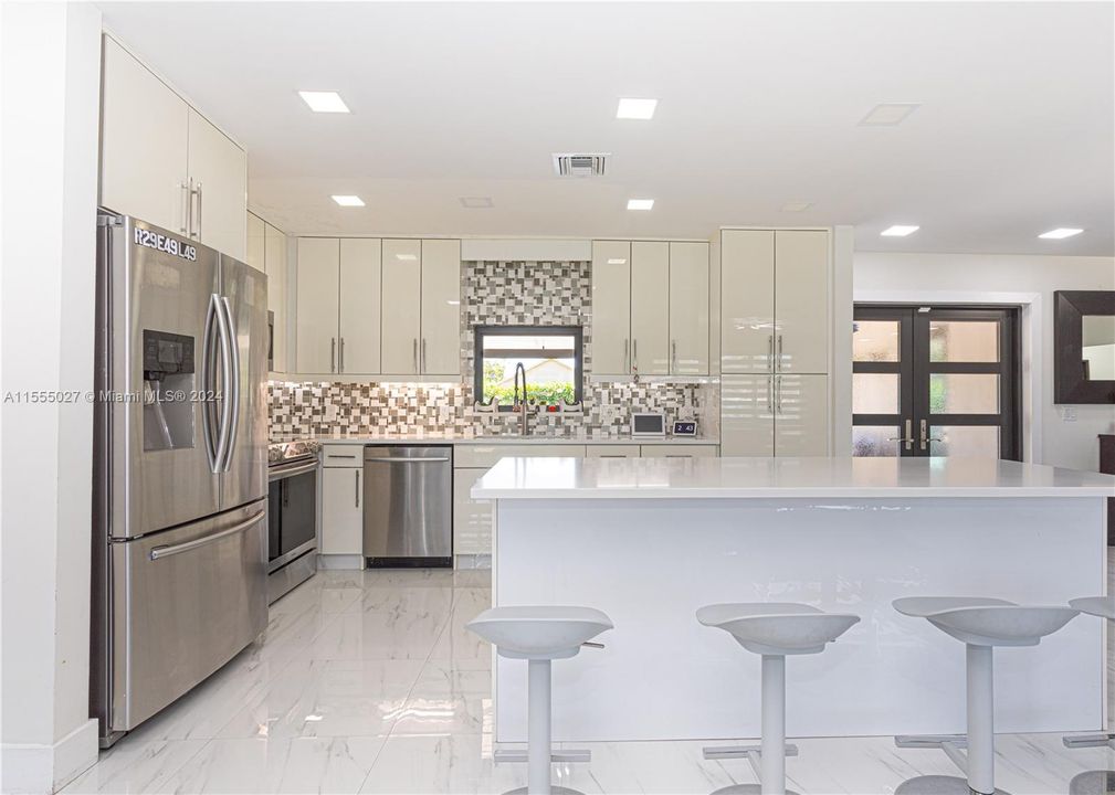 Vendido Recientemente: $590,000 (3 camas, 2 baños, 1675 Pies cuadrados)