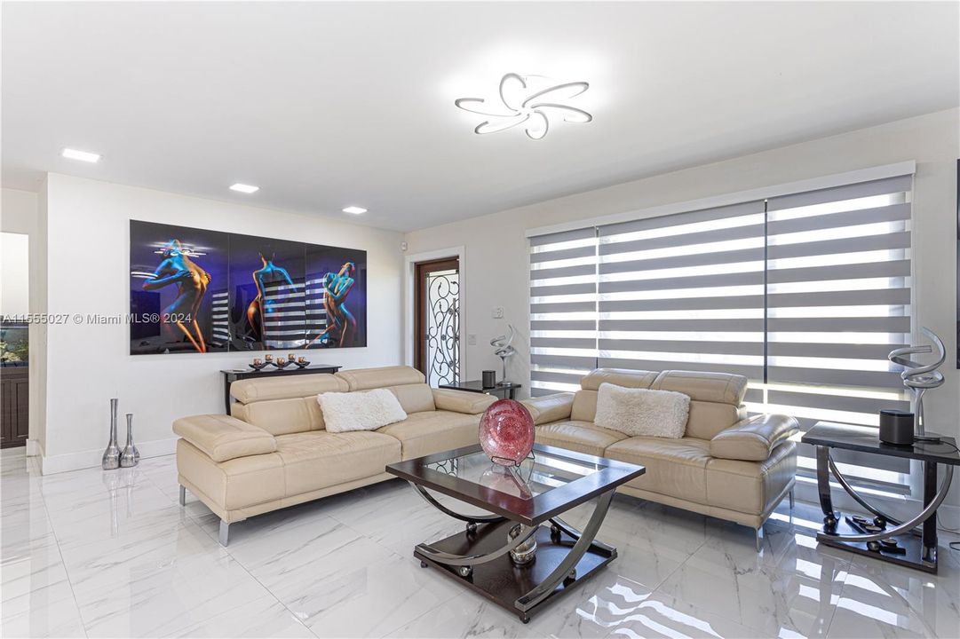 Vendido Recientemente: $590,000 (3 camas, 2 baños, 1675 Pies cuadrados)