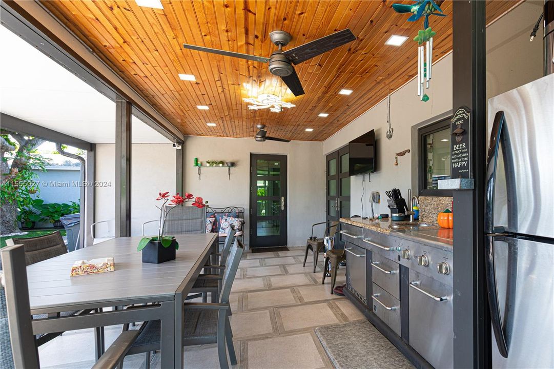 Vendido Recientemente: $590,000 (3 camas, 2 baños, 1675 Pies cuadrados)