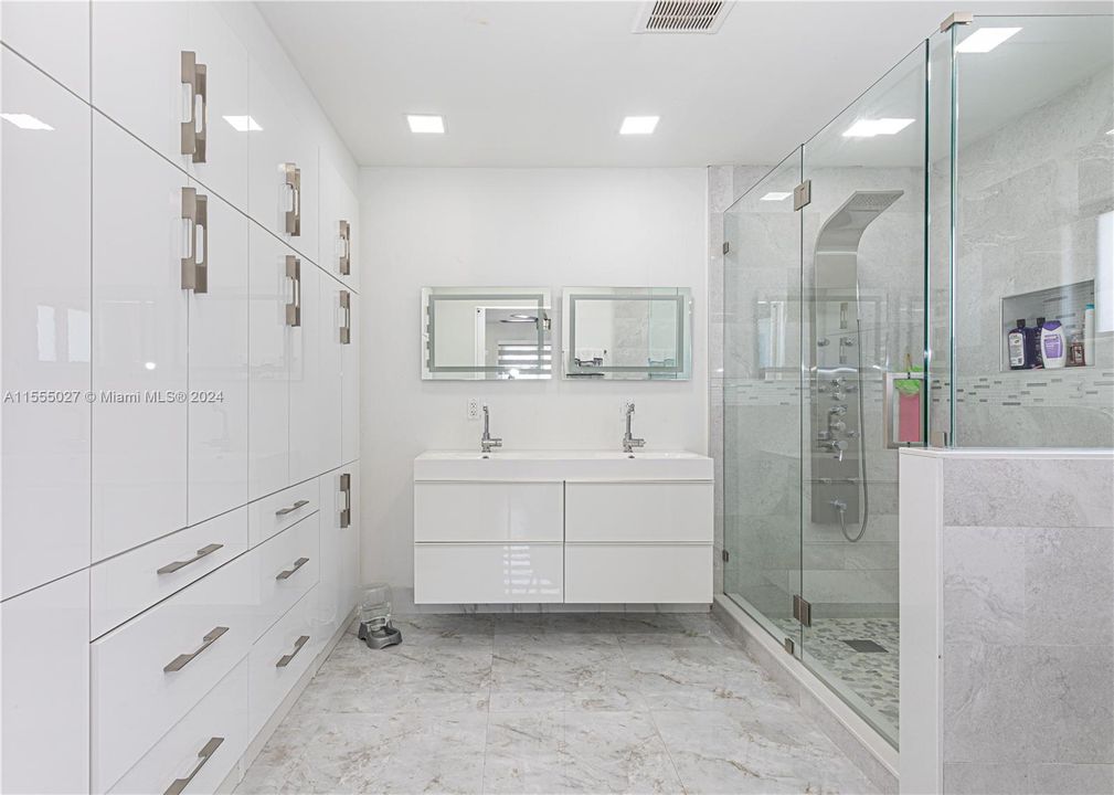 Vendido Recientemente: $590,000 (3 camas, 2 baños, 1675 Pies cuadrados)