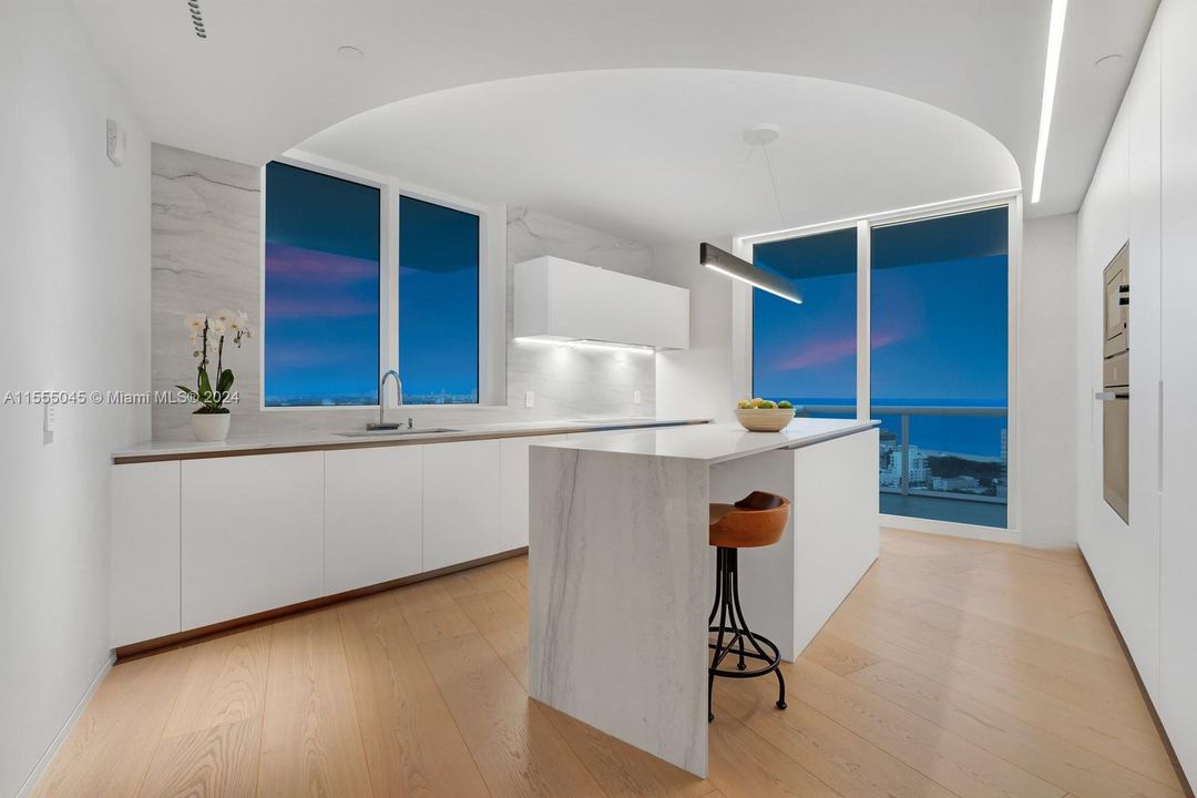 Active With Contract: $5,900,000 (3 beds, 3 baths, 2190 Square Feet)