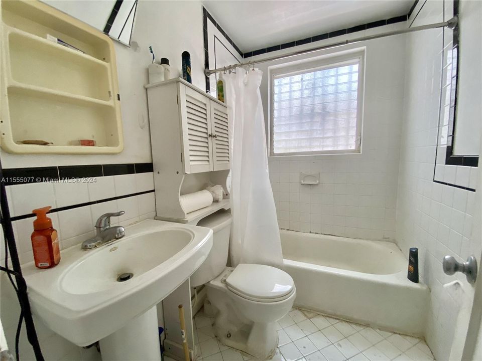 For Sale: $195,000 (0 beds, 1 baths, 447 Square Feet)