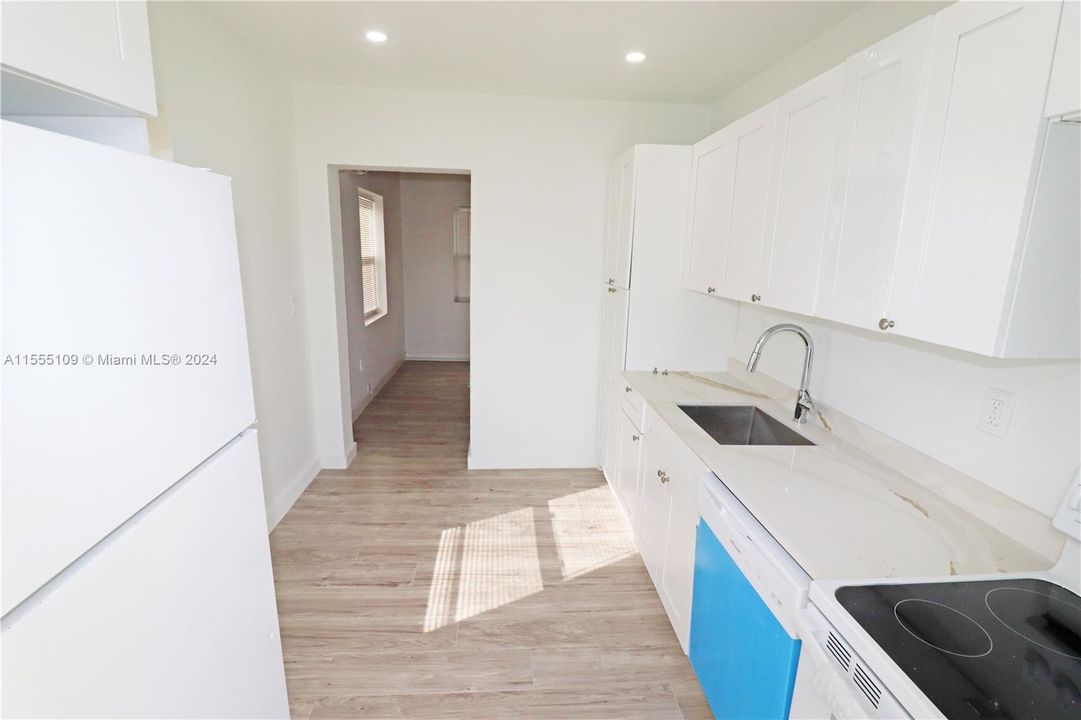 Recently Sold: $359,000 (2 beds, 1 baths, 720 Square Feet)
